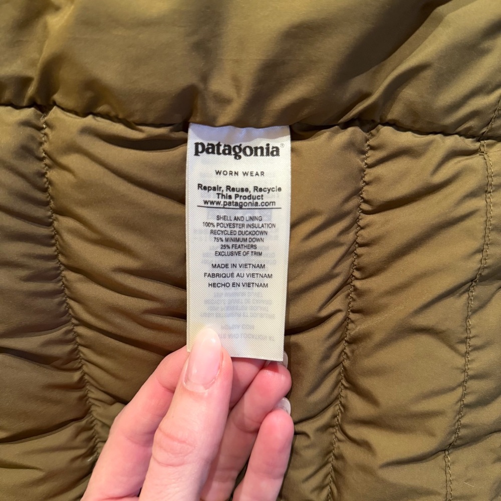 Patagonia Men's silent down shirt jacket - Picture 7 of 8